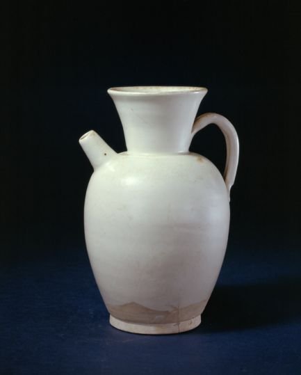 Xing kiln white glaze pot, The Palace Museum