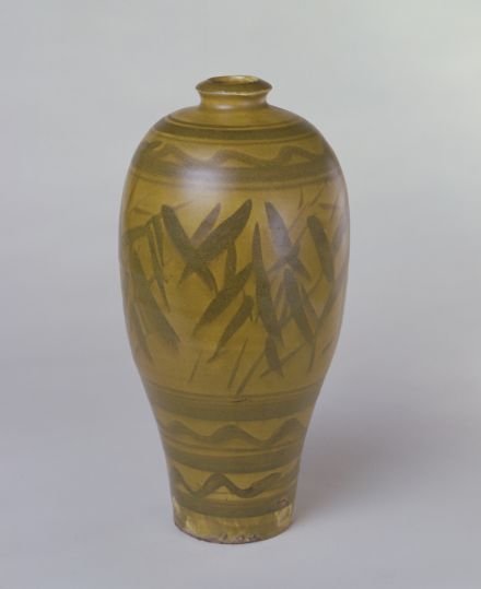 Yellow glaze black color bamboo pattern bottle, The Palace Museum