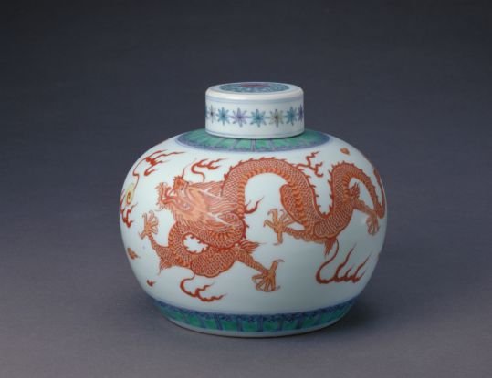 Doucai red dragon and phoenix pattern covered jar, The Palace Museum