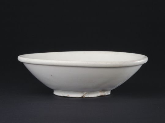 Xing kiln white glaze jade-shaped bottom bowl, The Palace Museum