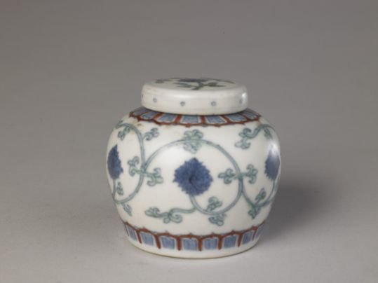Imitation Chenghua Doucai Tianzi lid jar, The Palace Museum