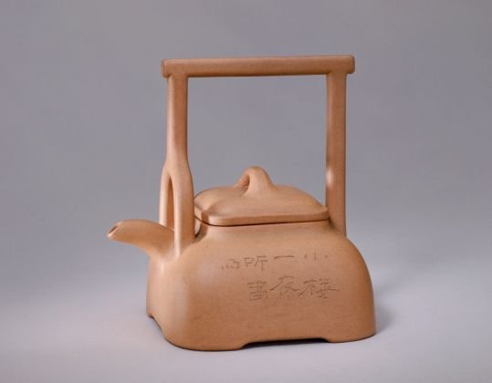 Yixing kiln Zuzhai style purple clay teapot, The Palace Museum