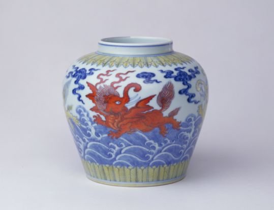 Doucai seawater animal pattern jar, The Palace Museum
