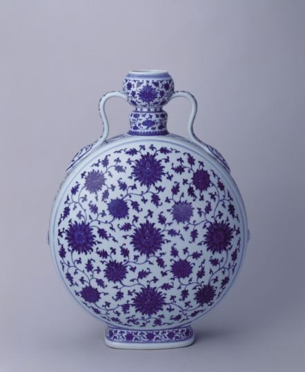 Blue and white lotus pattern Ruyi ear flat pot, The Palace Museum