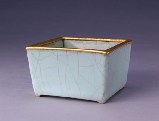 Official kiln green glaze square flowerpot, The Palace Museum