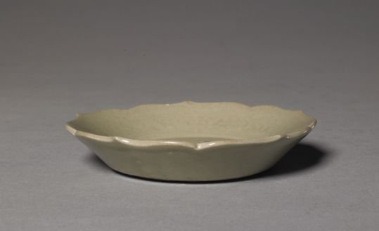 Yue kiln green glaze rhombus mouth plate, The Palace Museum