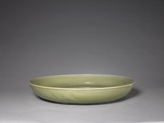 Longquan kiln celadon-glazed large plate with carved grape pattern, The Palace Museum