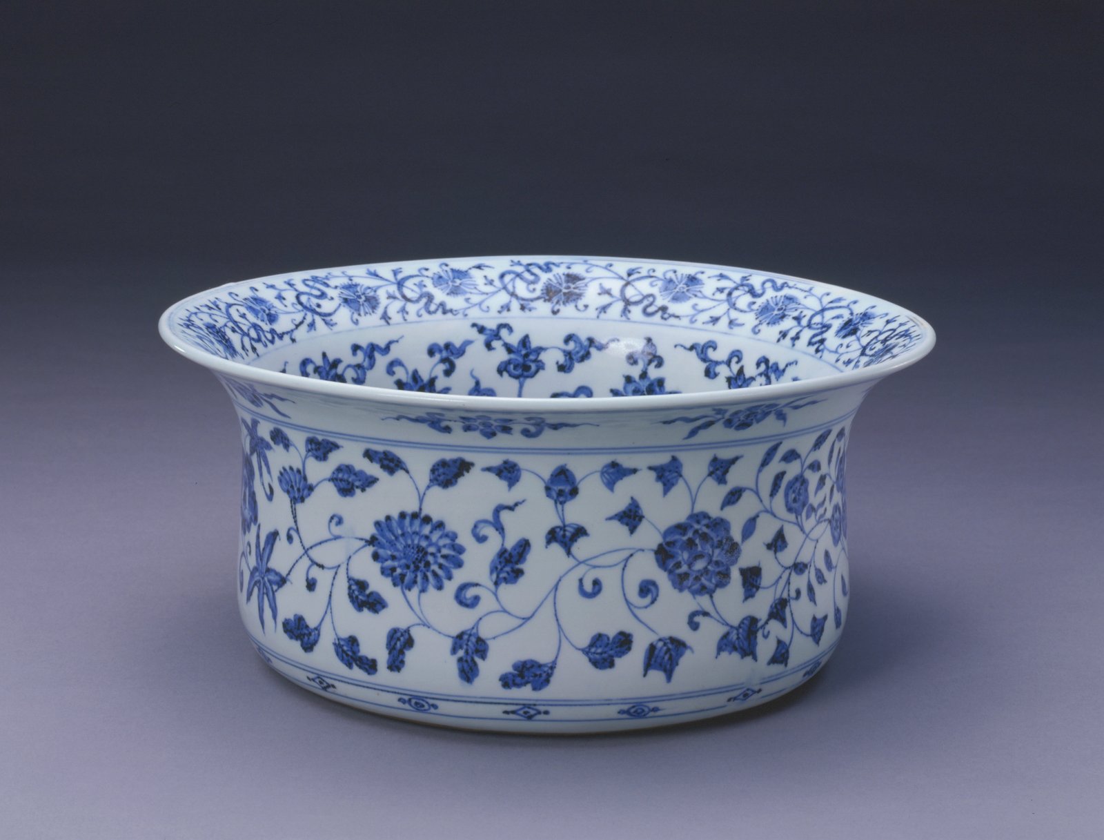 Blue and white folding edge basin with intertwining branches, The Palace Museum