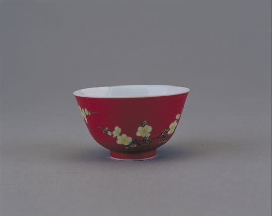 Purple and white plum enamel small bowl, The Palace Museum