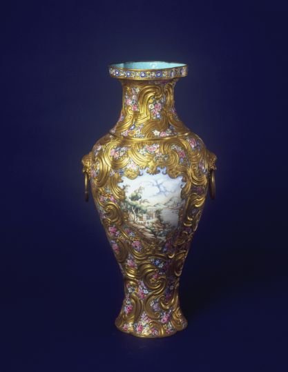 Qianlong style enamel consecrated Western landscape and figure begonia style vase, The Palace Museum