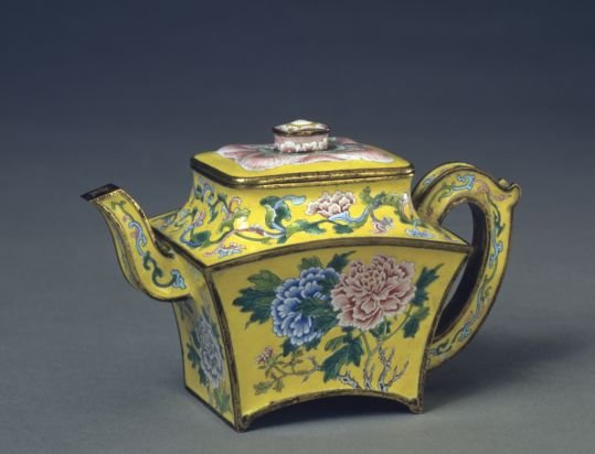 Qianlong style enamel fan-shaped teapot with peony pattern, The Palace Museum