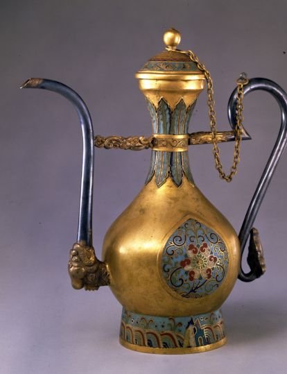 Tongzhi style cloisonné enamel ewer with lotus pattern, The Palace Museum
