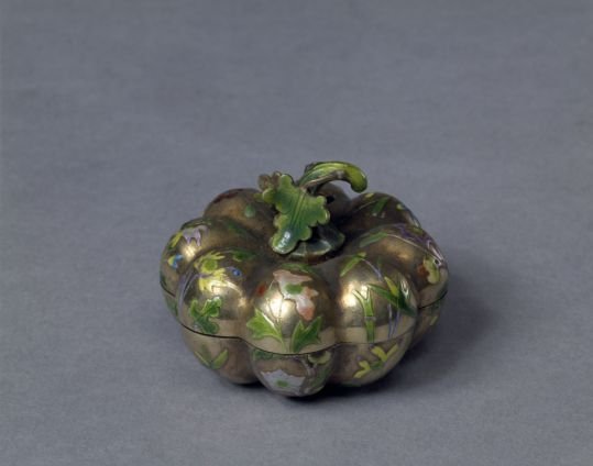 Silver-burnt blue floral melon-style rouge box, The Palace Museum