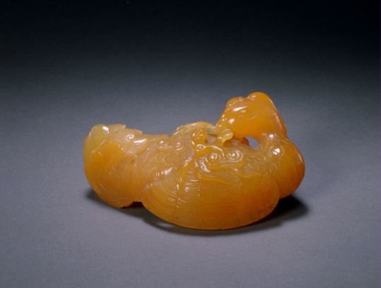 Yellow agate paperweight with Ganoderma lucidum in its head, The Palace Museum