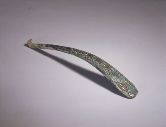 Gold inlaid turquoise hook, The Palace Museum