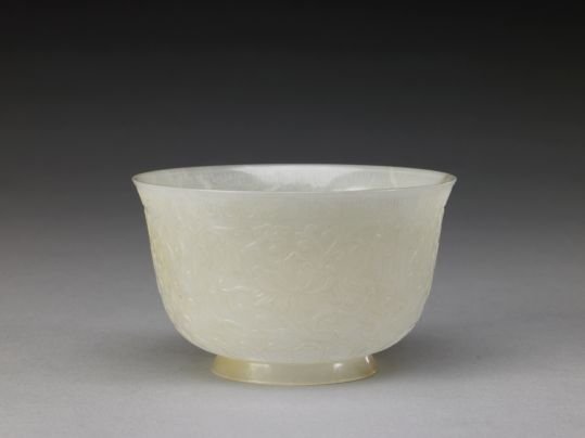 White jade bowl with silver lid, The Palace Museum
