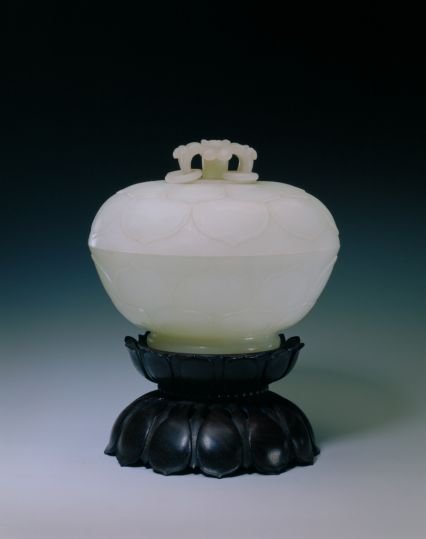 White Jade Lotus Pattern Box, The Palace Museum