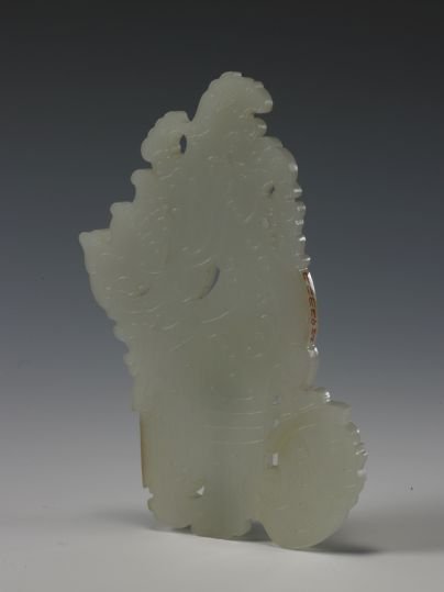 White jade eagle seizes people's headscarves, The Palace Museum