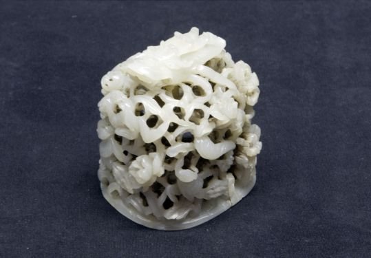 White jade carved dragon piercing peony pattern hat top, The Palace Museum