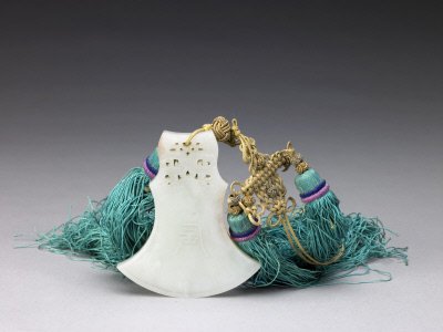 Sapphire twelve-chen ax-shaped pendant - Chen, The Palace Museum