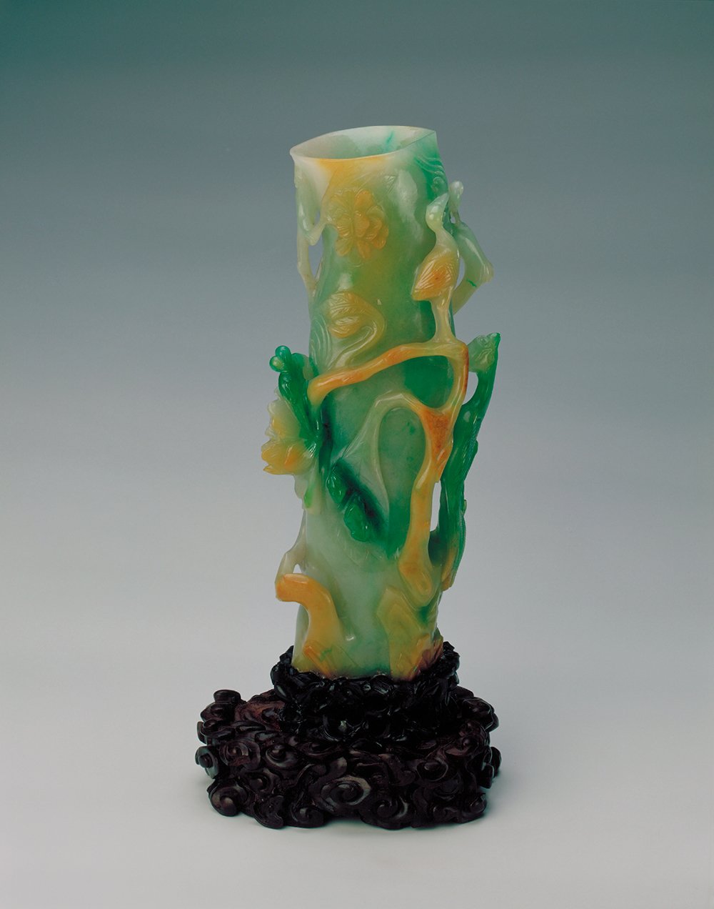Jade carved flower and bird pattern flower arrangement, The Palace Museum