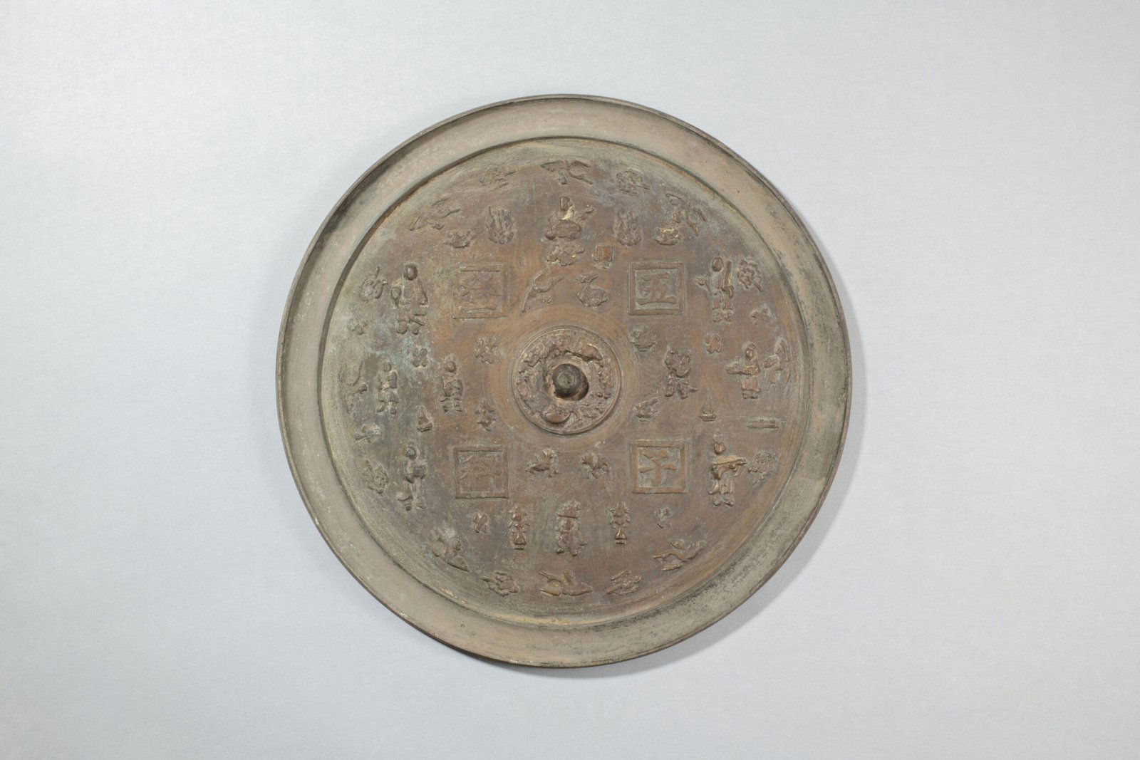 Bronze mirror with Duobao pattern of characters