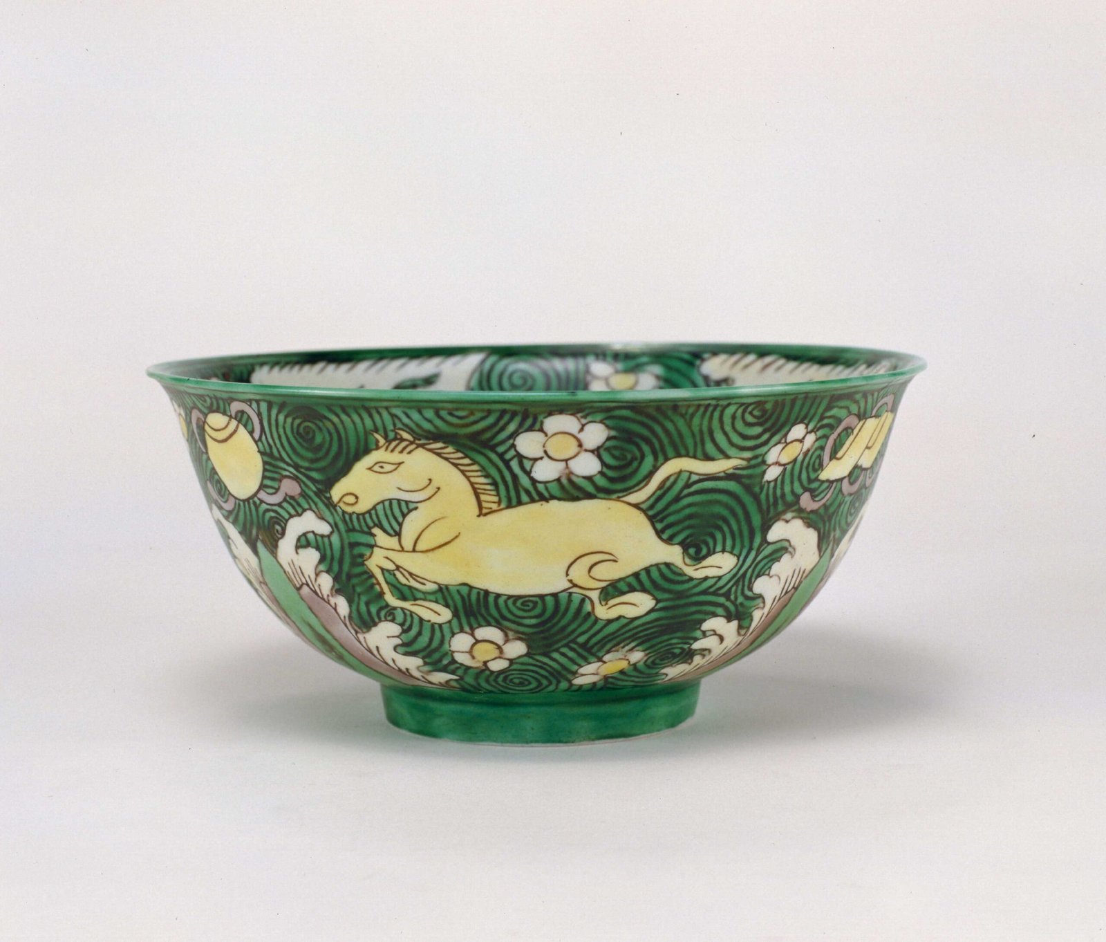 Qing Kangxi three-color seahorse bowl, The Palace Museum