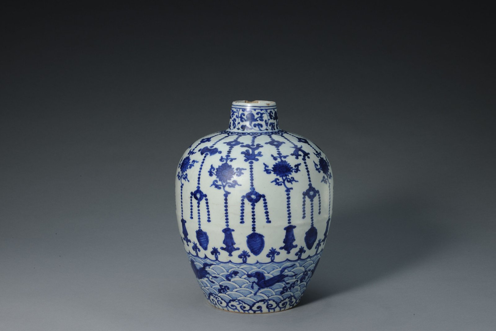 Jiajing blue and white eight auspicious sea animal pattern jar, The Palace Museum