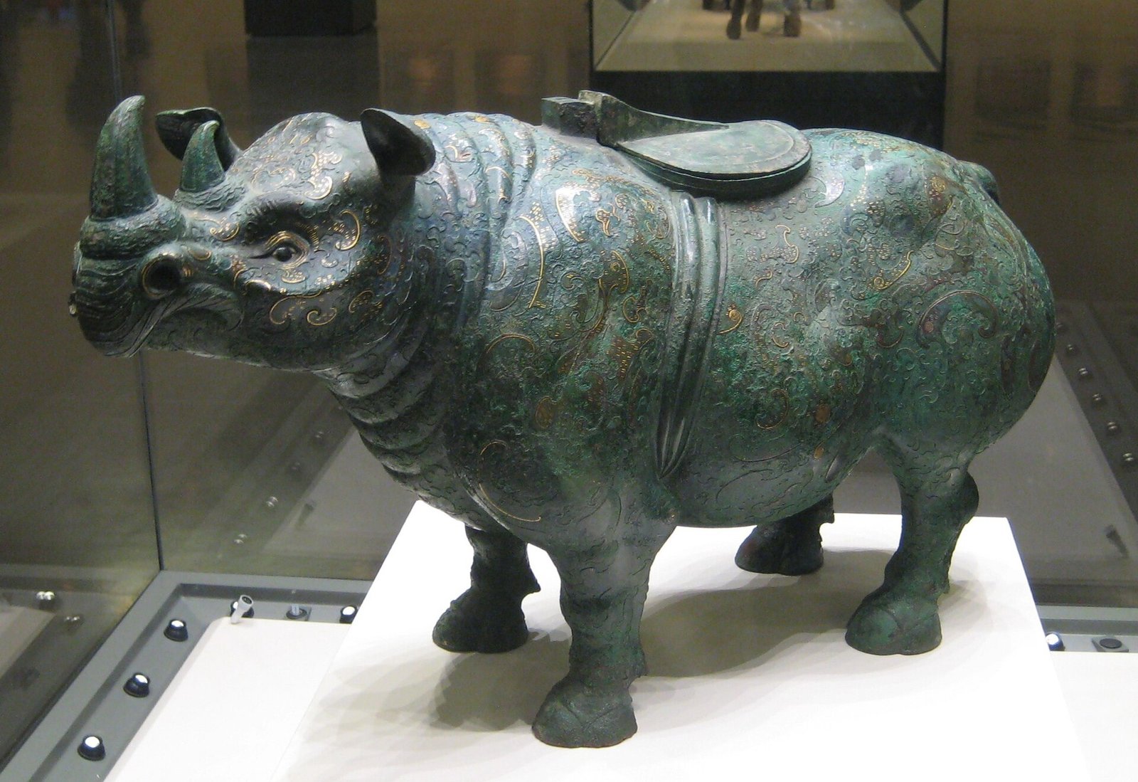 Bronze Rhinoceros Zun with Gold and Silver Inlay (错金银云纹铜犀尊)